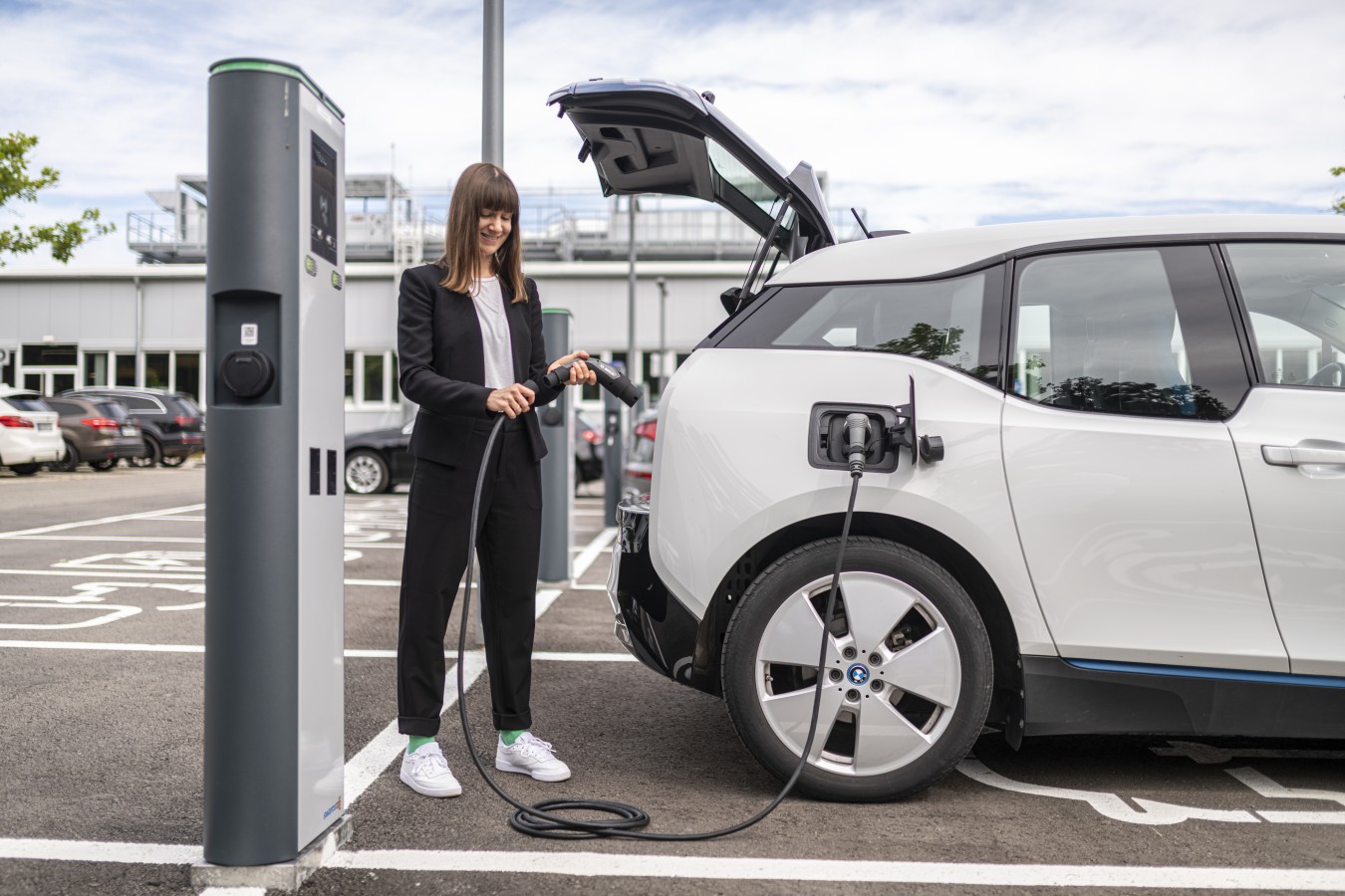 IAA Mobility: przyjazne dla klimatu rozwiązania dla wszystkich rodzajów mobilności – w obszarze elektromobilności Bosch generuje sprzedaż na poziomie ponad miliarda euro 
